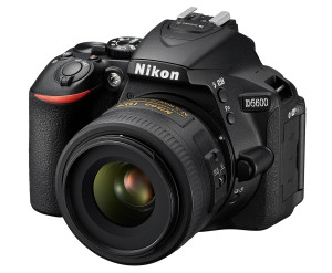 Nikon D5600 + 18-55mm VR Usata 6650 scatti
