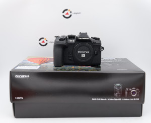 Olympus E-M1 II Body Black Polyphoto Usata 10.056 Scatti